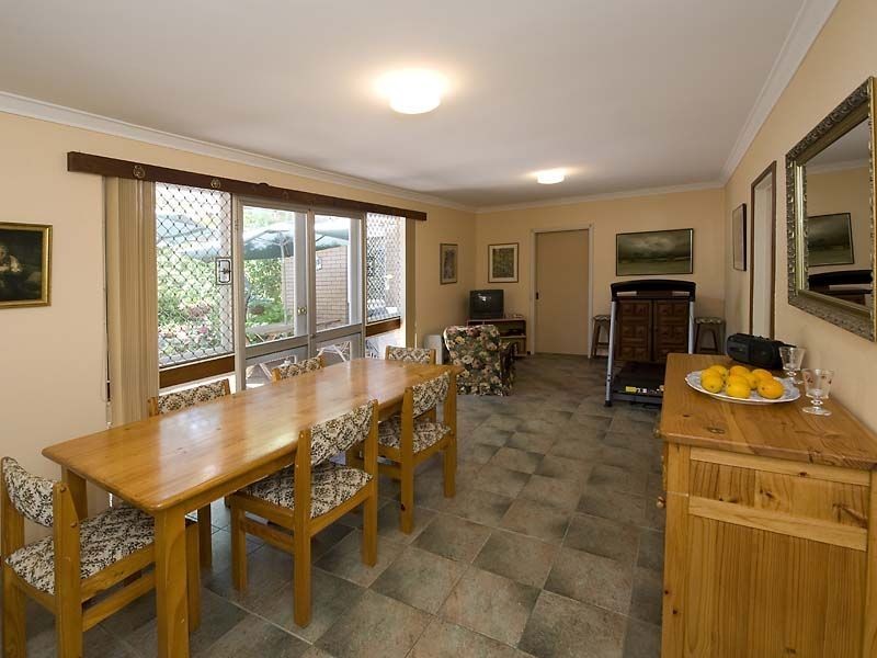 8 Karralika Avenue, Lesmurdie WA 6076