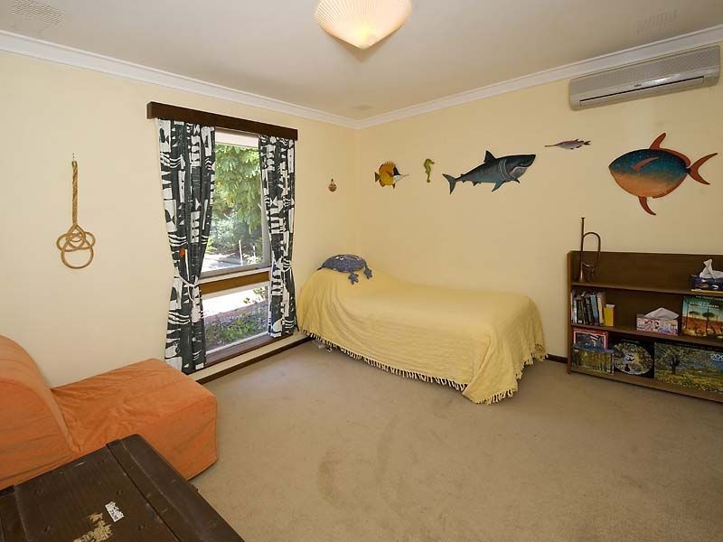 8 Karralika Avenue, Lesmurdie WA 6076