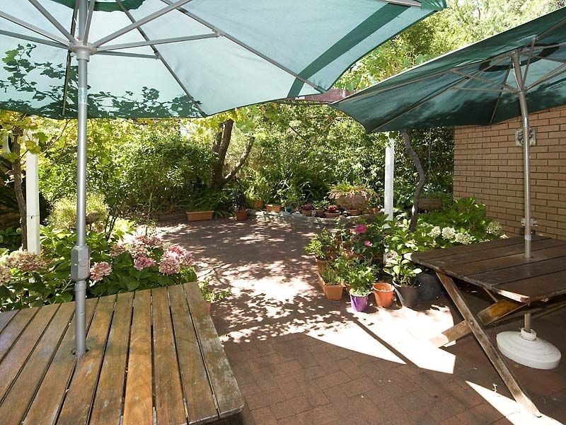8 Karralika Avenue, Lesmurdie WA 6076