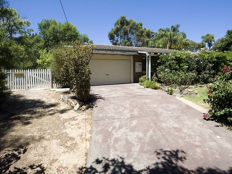 8 Karralika Avenue, Lesmurdie WA 6076