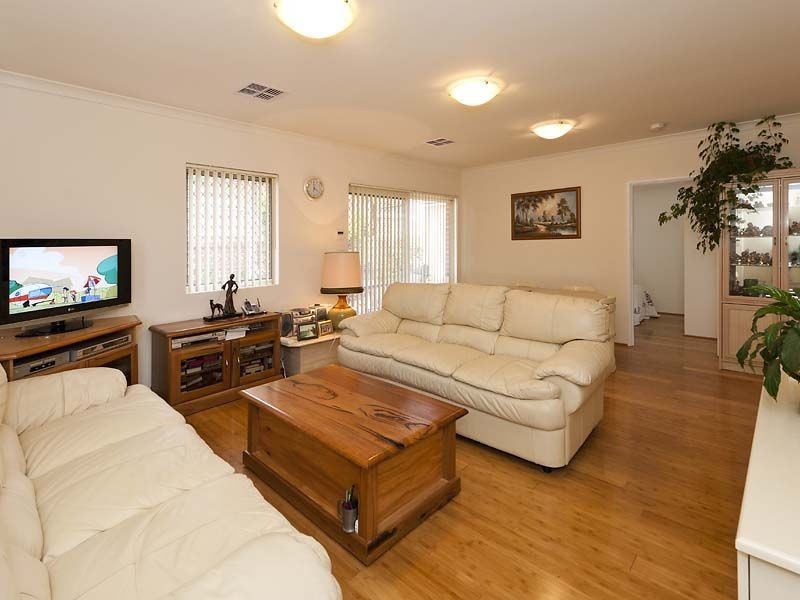 2/9 Railway Rd, Kalamunda WA 6076