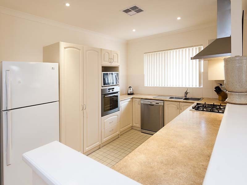 2/9 Railway Rd, Kalamunda WA 6076