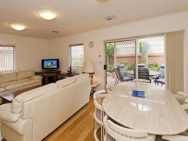 2/9 Railway Rd, Kalamunda WA 6076