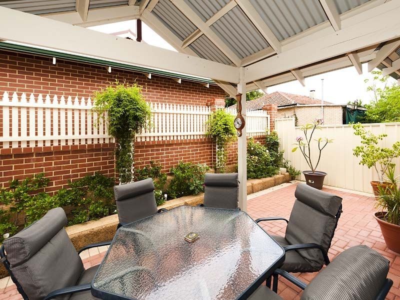 2/9 Railway Rd, Kalamunda WA 6076