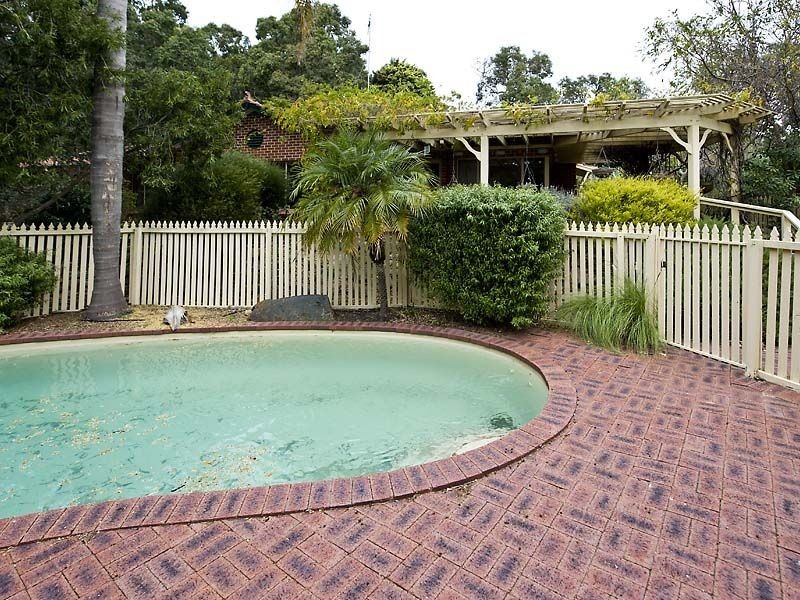 17 Dale Drive, Gooseberry Hill WA 6076