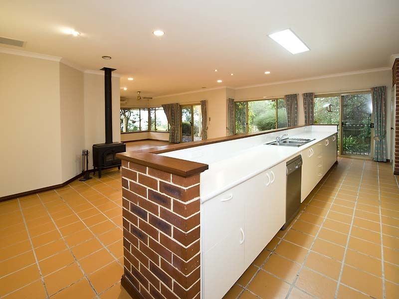 17 Dale Drive, Gooseberry Hill WA 6076