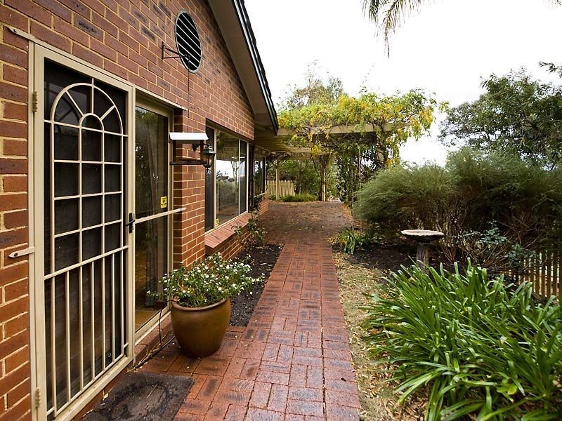 17 Dale Drive, Gooseberry Hill WA 6076