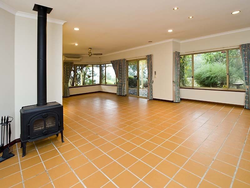 17 Dale Drive, Gooseberry Hill WA 6076