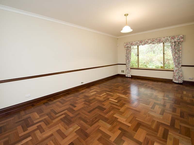 17 Dale Drive, Gooseberry Hill WA 6076