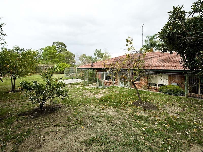 17 Dale Drive, Gooseberry Hill WA 6076