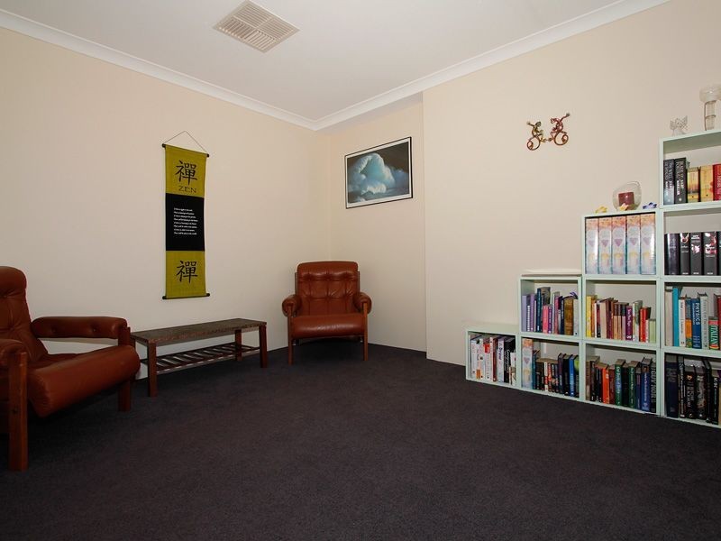 5 Heroic Lane, Wattle Grove WA 6107