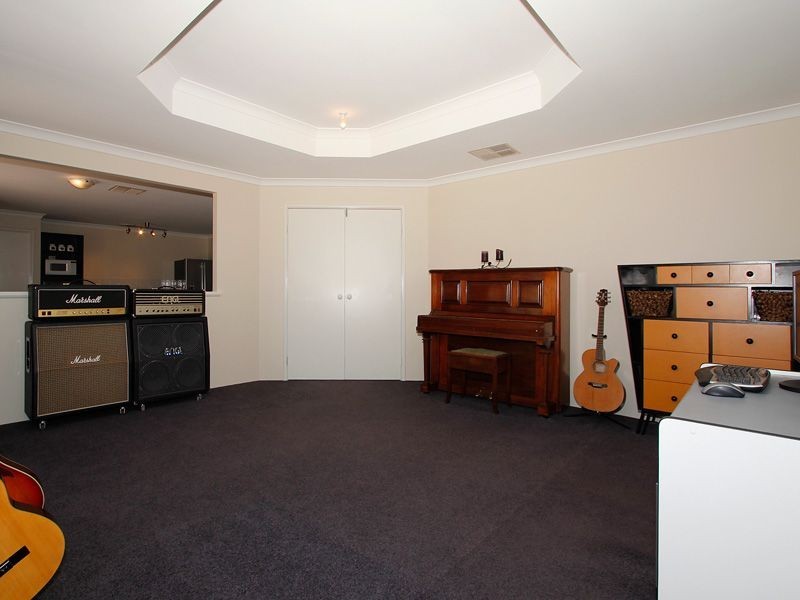 5 Heroic Lane, Wattle Grove WA 6107