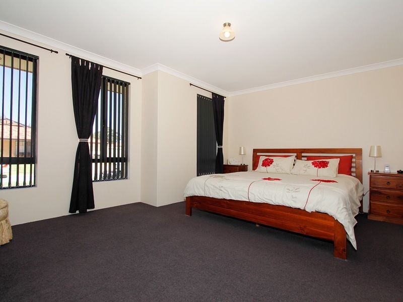 5 Heroic Lane, Wattle Grove WA 6107