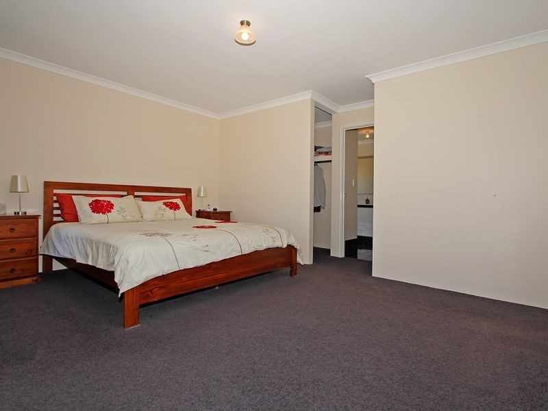 5 Heroic Lane, Wattle Grove WA 6107