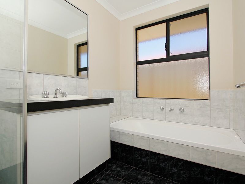 5 Heroic Lane, Wattle Grove WA 6107