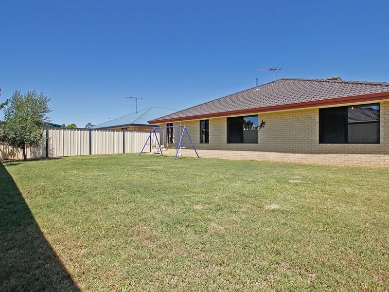 5 Heroic Lane, Wattle Grove WA 6107