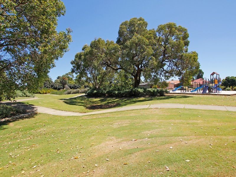 5 Heroic Lane, Wattle Grove WA 6107