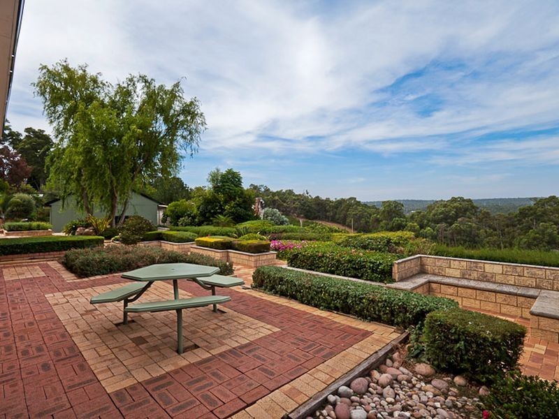 167 Stanhope Road, Bickley WA 6076