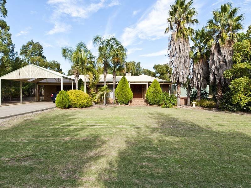 31 Schofield Road, Wattle Grove WA 6107