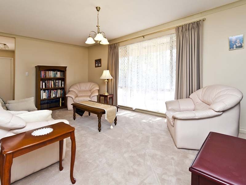 31 Schofield Road, Wattle Grove WA 6107