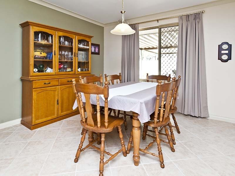 31 Schofield Road, Wattle Grove WA 6107