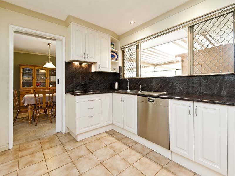 31 Schofield Road, Wattle Grove WA 6107