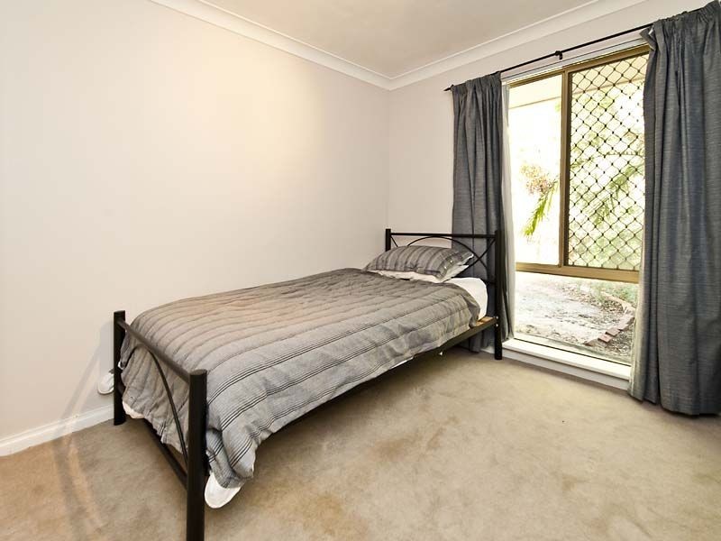 31 Schofield Road, Wattle Grove WA 6107