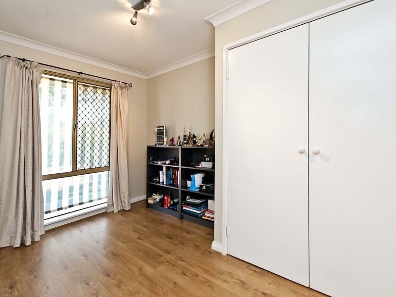 31 Schofield Road, Wattle Grove WA 6107
