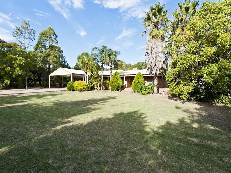 31 Schofield Road, Wattle Grove WA 6107