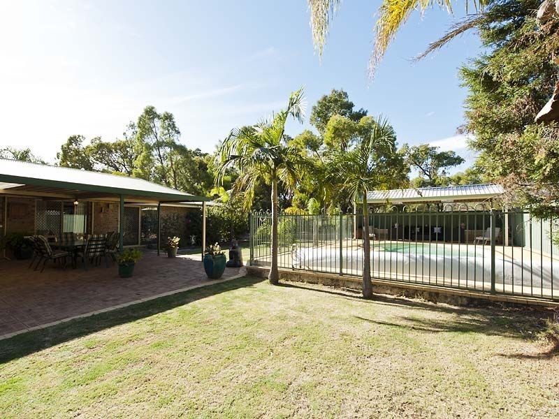 31 Schofield Road, Wattle Grove WA 6107