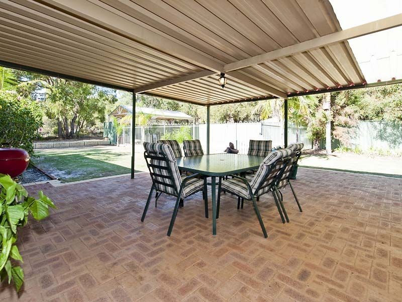 31 Schofield Road, Wattle Grove WA 6107