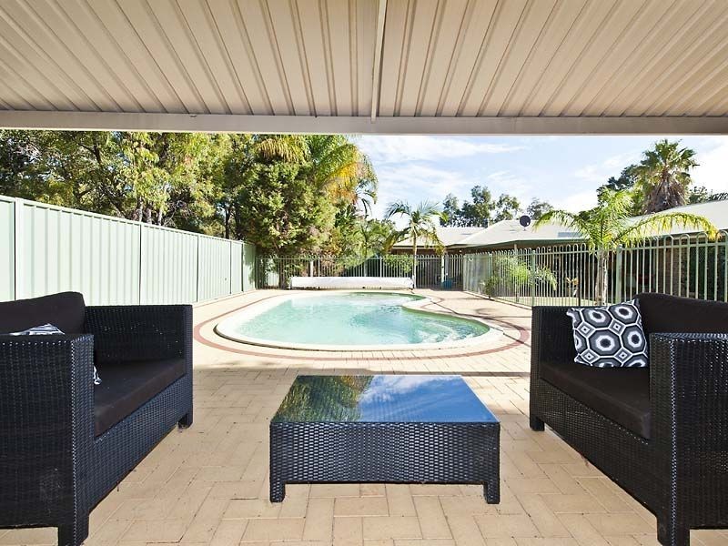 31 Schofield Road, Wattle Grove WA 6107