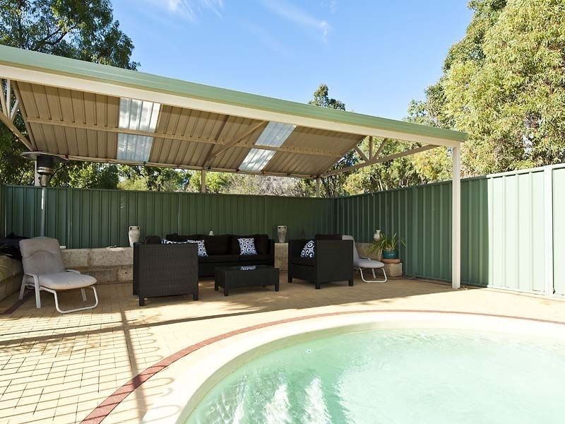 31 Schofield Road, Wattle Grove WA 6107