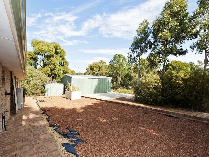 31 Schofield Road, Wattle Grove WA 6107