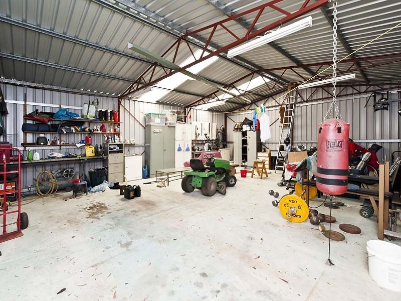 31 Schofield Road, Wattle Grove WA 6107