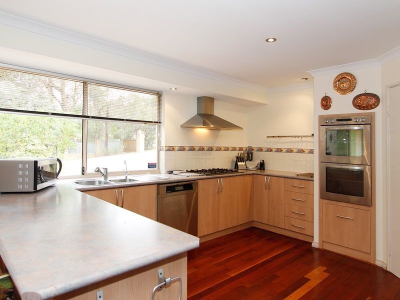 31 Watsonia Road, Gooseberry Hill WA 6076