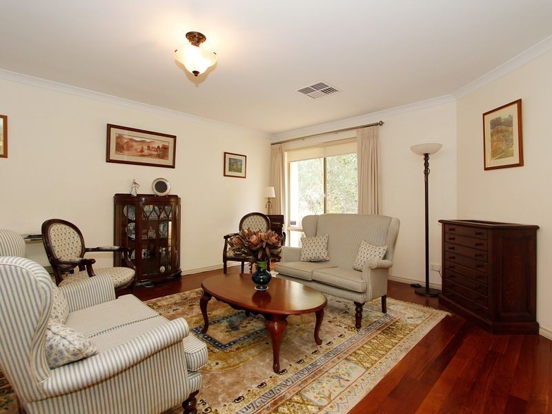 31 Watsonia Road, Gooseberry Hill WA 6076