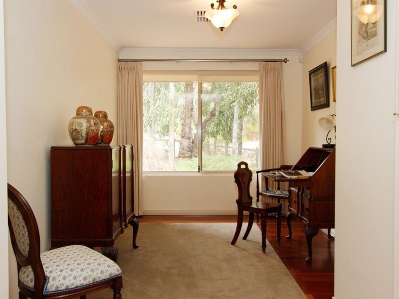 31 Watsonia Road, Gooseberry Hill WA 6076