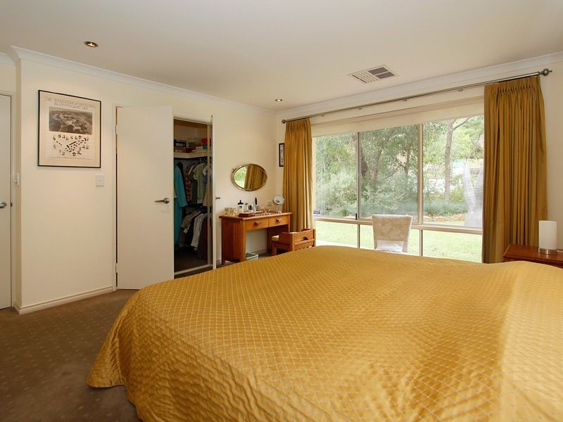 31 Watsonia Road, Gooseberry Hill WA 6076