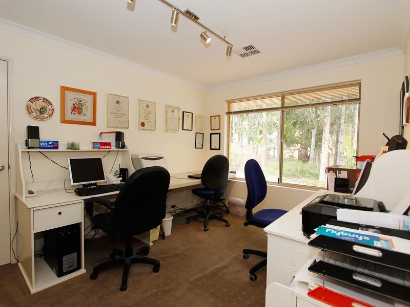 31 Watsonia Road, Gooseberry Hill WA 6076