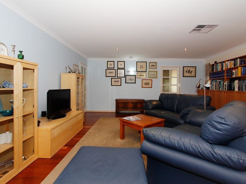 31 Watsonia Road, Gooseberry Hill WA 6076