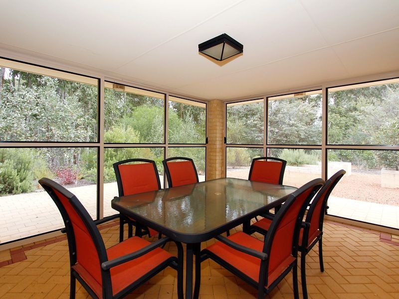 31 Watsonia Road, Gooseberry Hill WA 6076