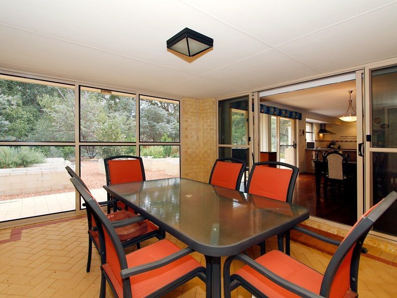 31 Watsonia Road, Gooseberry Hill WA 6076