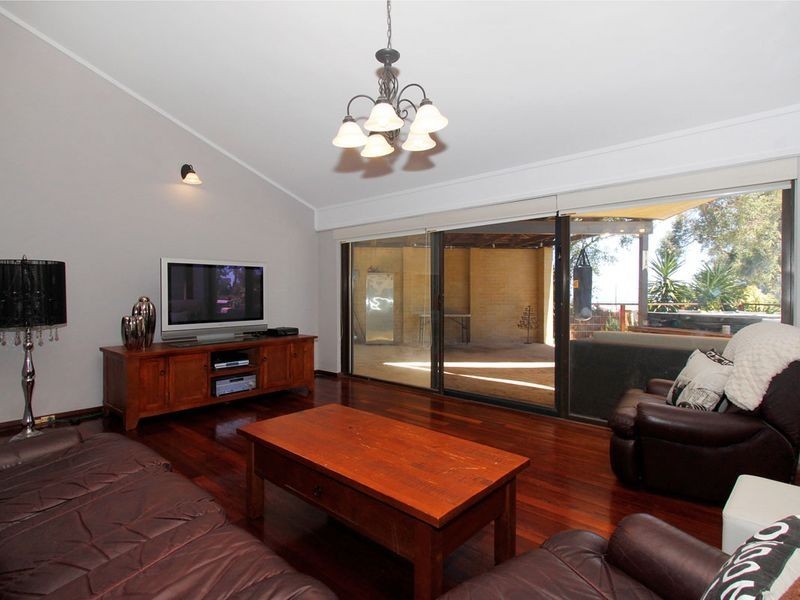 34 Ashurst Drive, Lesmurdie WA 6076