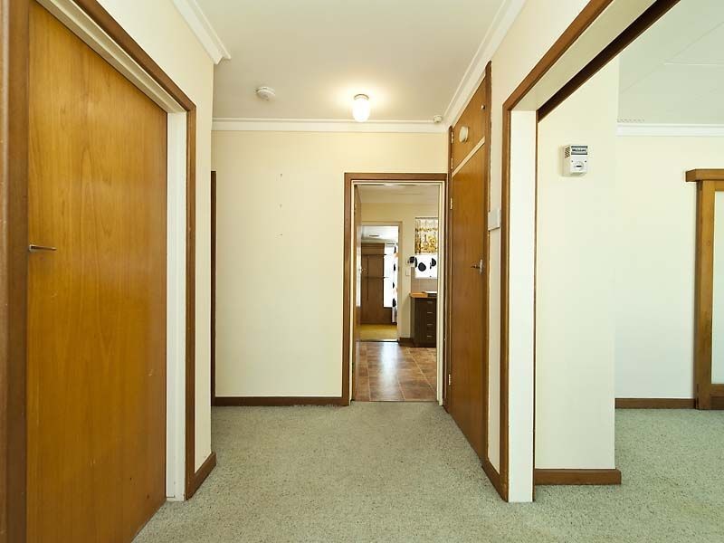 25 Pauline Avenue, Kalamunda WA 6076