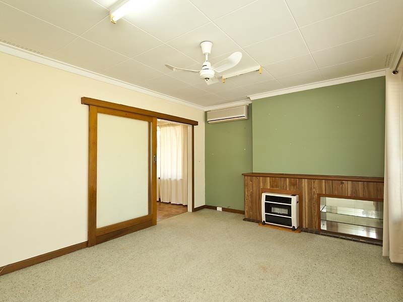 25 Pauline Avenue, Kalamunda WA 6076