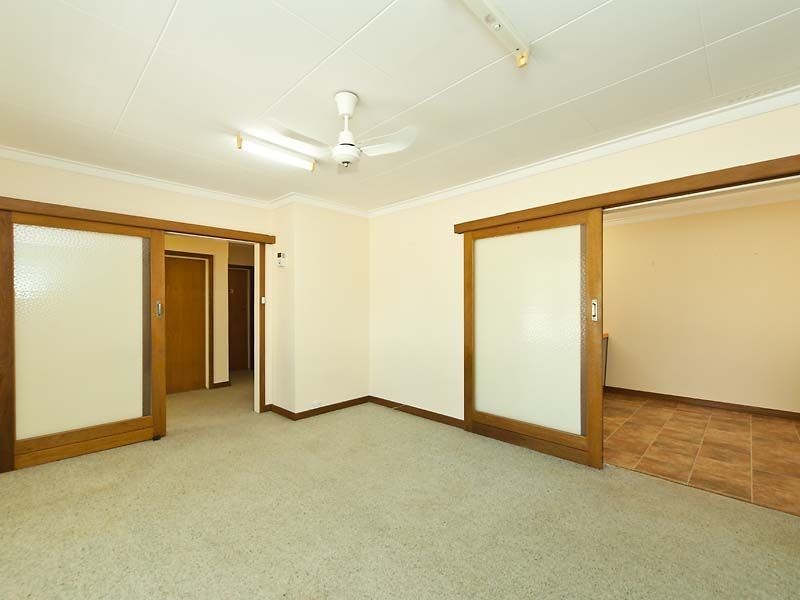 25 Pauline Avenue, Kalamunda WA 6076