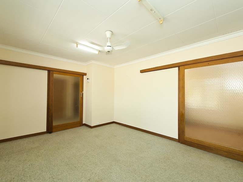 25 Pauline Avenue, Kalamunda WA 6076