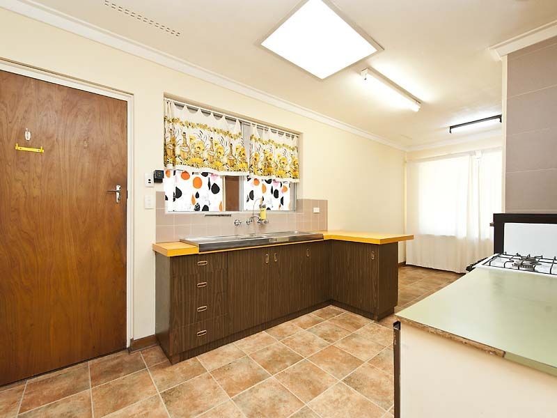 25 Pauline Avenue, Kalamunda WA 6076