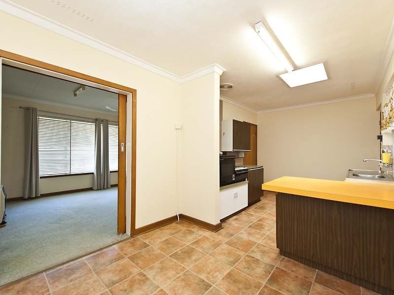 25 Pauline Avenue, Kalamunda WA 6076